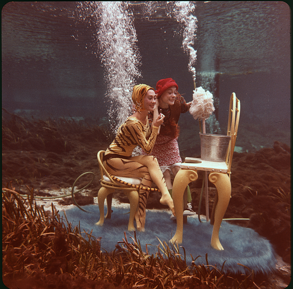 Прозрачный мир. Подводный театр Weeki Wachee Springs. США, 1950-Е годы.. Подводный театр прозрачный мир. Прозрачный мир театр Москва. Подводный театр в Москве.